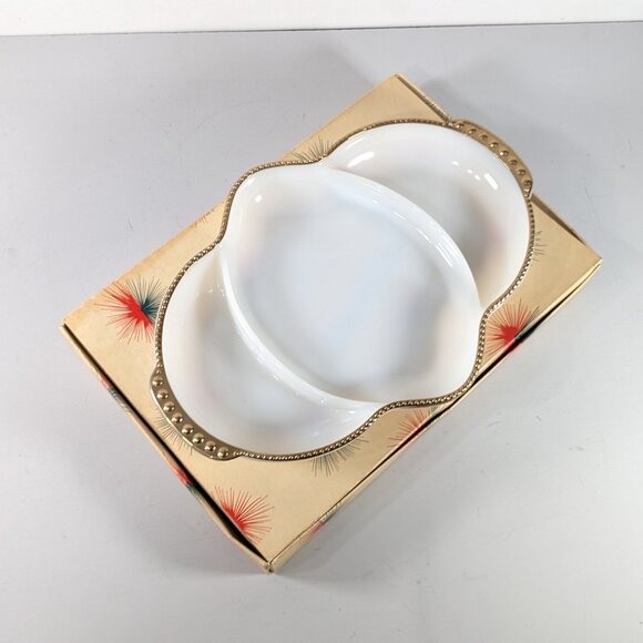 Anchor Hocking Milk Glass 22K trimmed Divided Relish dish, Vintage anchorglass - Picture 3 of 15